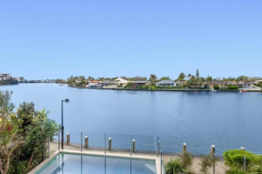 Luxurious Waterfront Paradise Stunning Views